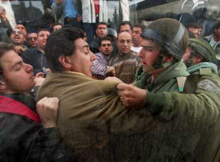 israeli-arabs.jpg (18281 bytes)